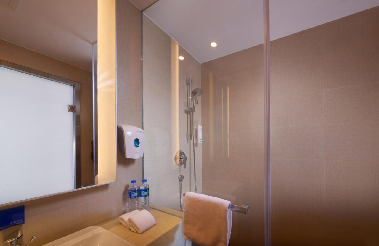 Holiday Inn Express Shanghai Zhenping By Ihg Exterior photo