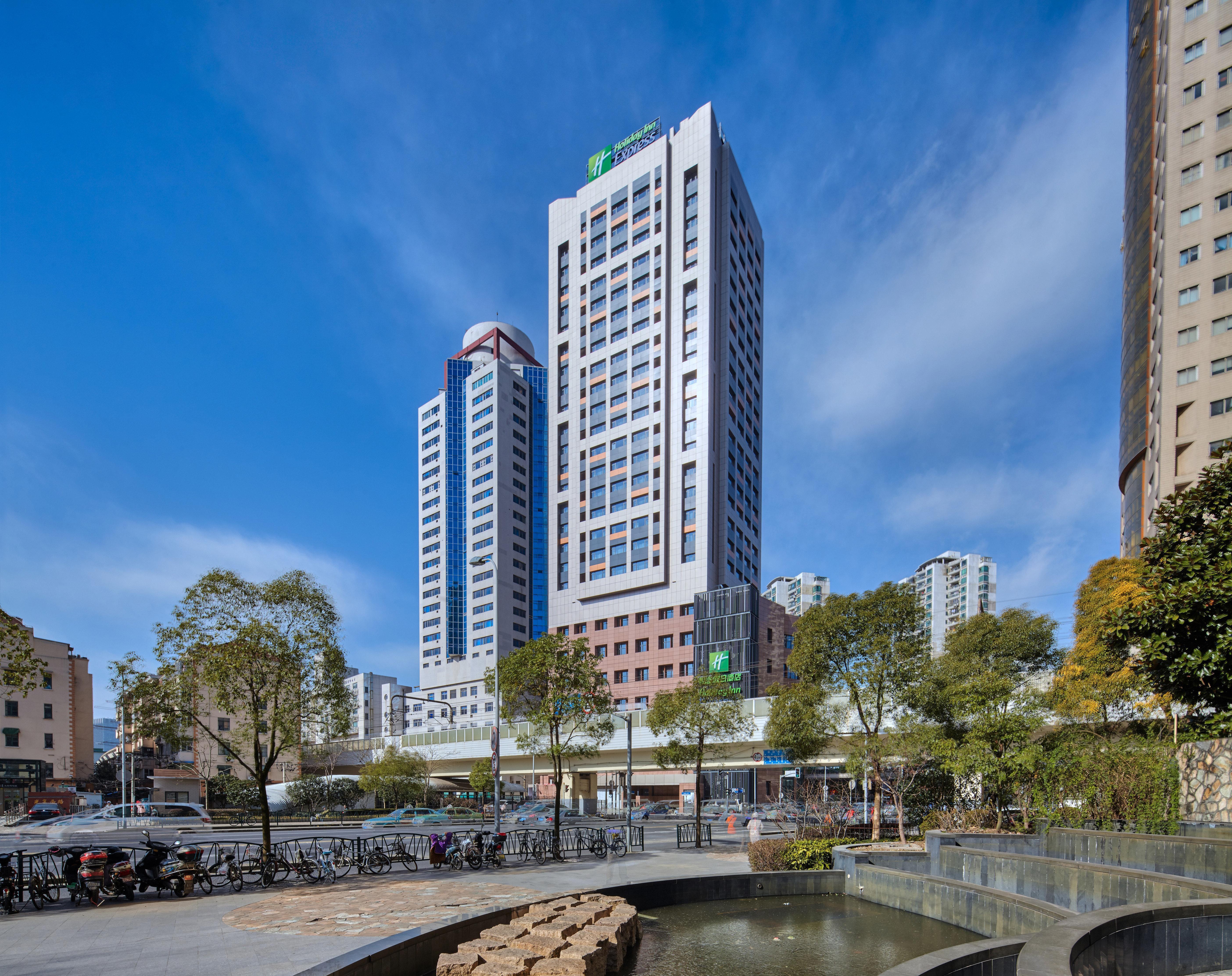 Holiday Inn Express Shanghai Zhenping By Ihg Exterior photo