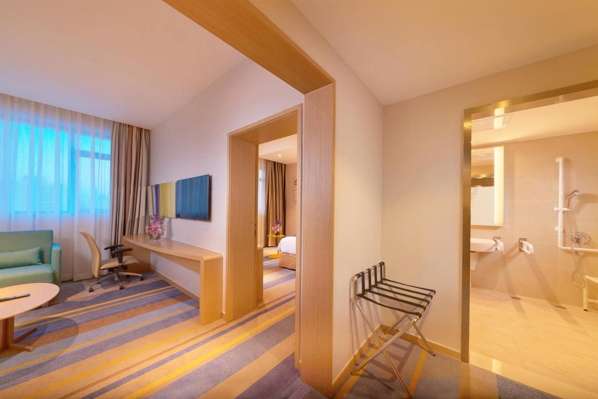 Holiday Inn Express Shanghai Zhenping By Ihg Exterior photo