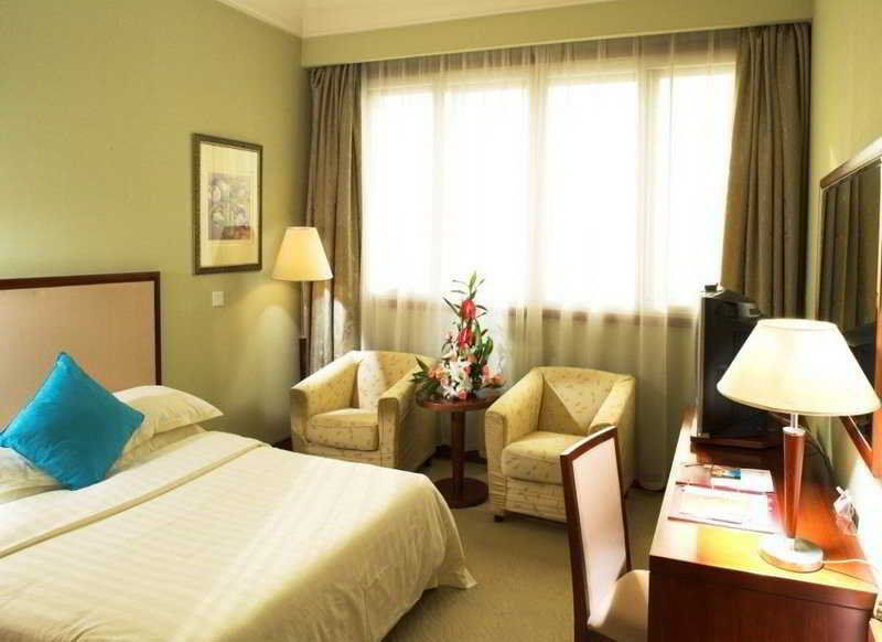Holiday Inn Express Shanghai Zhenping By Ihg Exterior photo