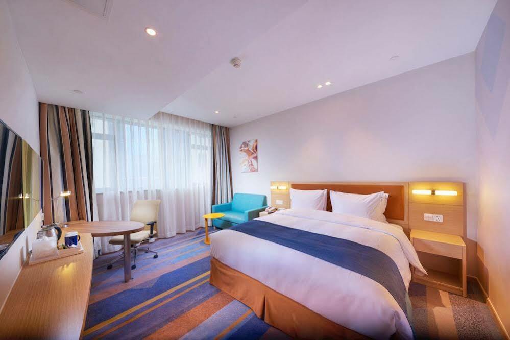 Holiday Inn Express Shanghai Zhenping By Ihg Exterior photo
